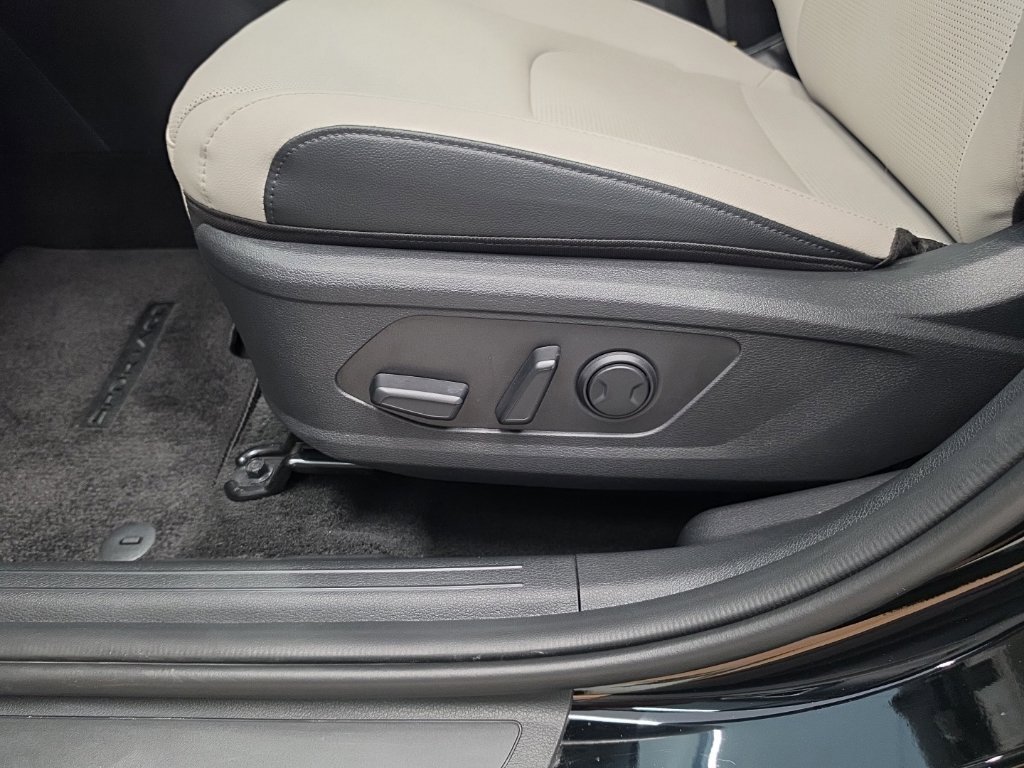 Certified 2026 Kia Sportage EX w/ EX Panorama Roof Package FWD image 33