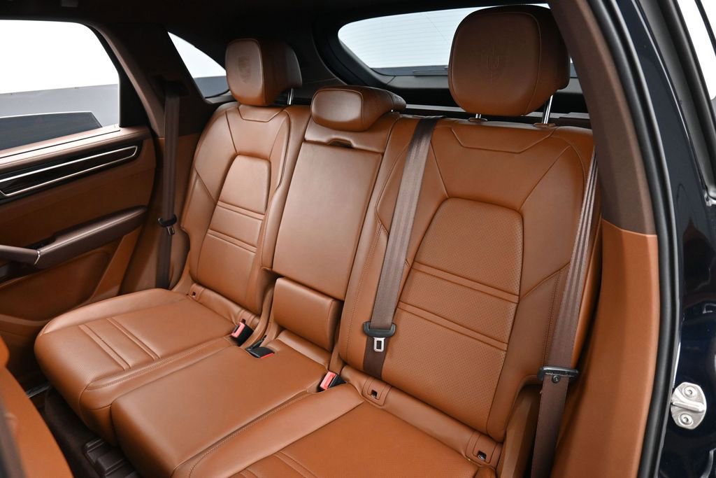 Certified 2023 Porsche Cayenne Platinum Edition AWD/4WD image 24