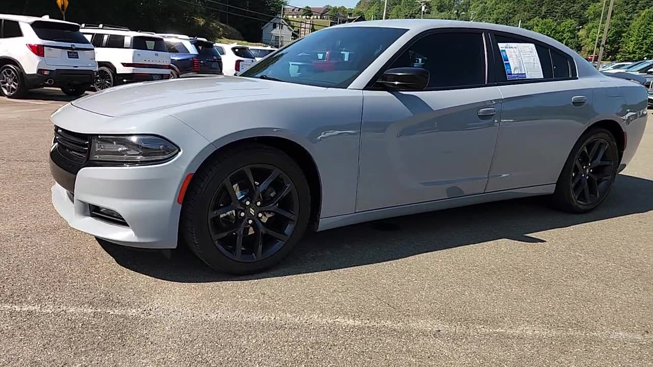 Used 2020 Dodge Charger SXT w/ Blacktop Package RWD image 2