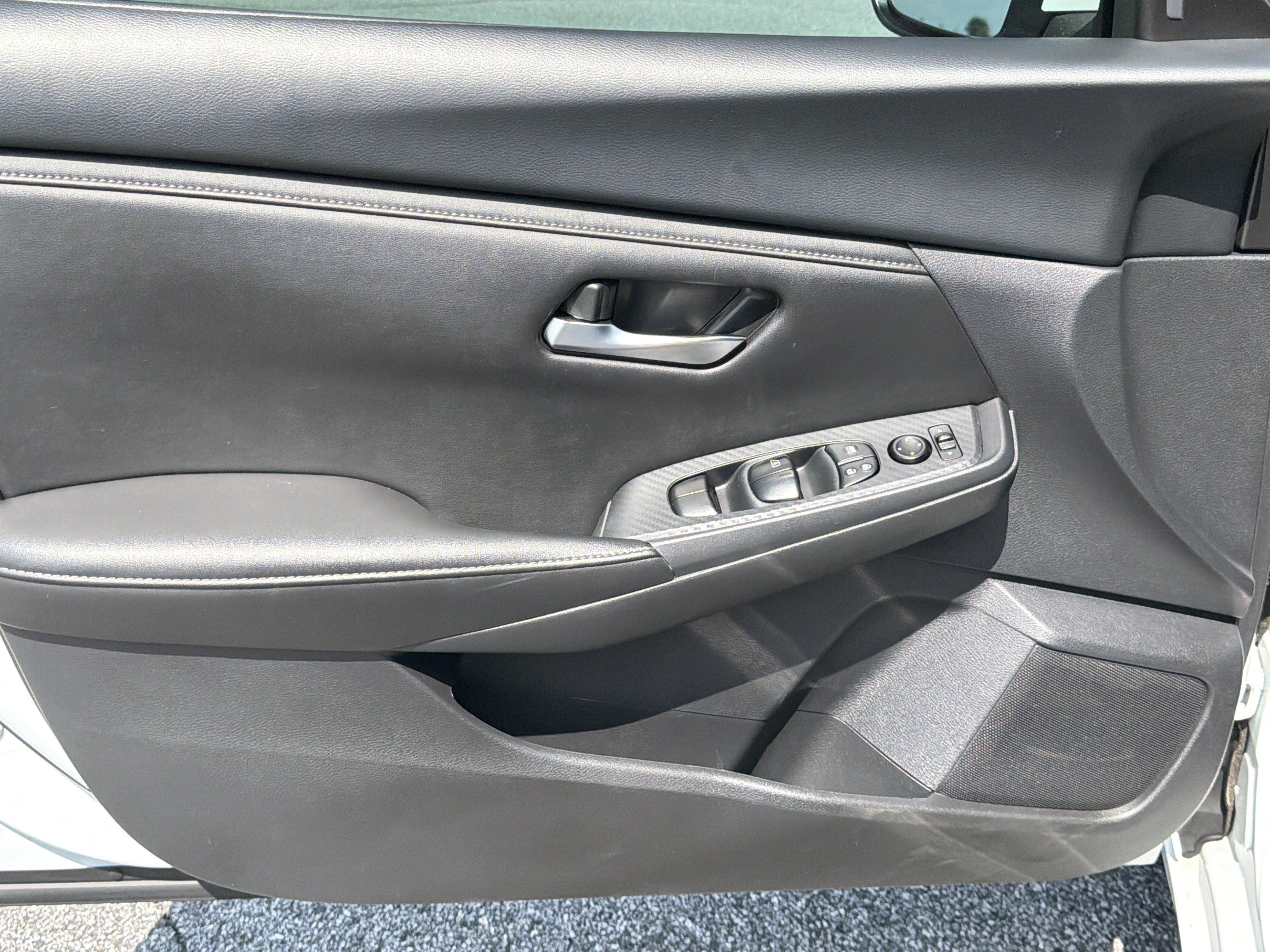 Used 2025 Nissan Sentra SV FWD image 12