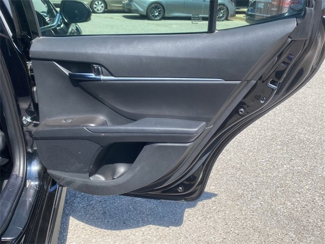 Used 2022 Toyota Camry SE image 12