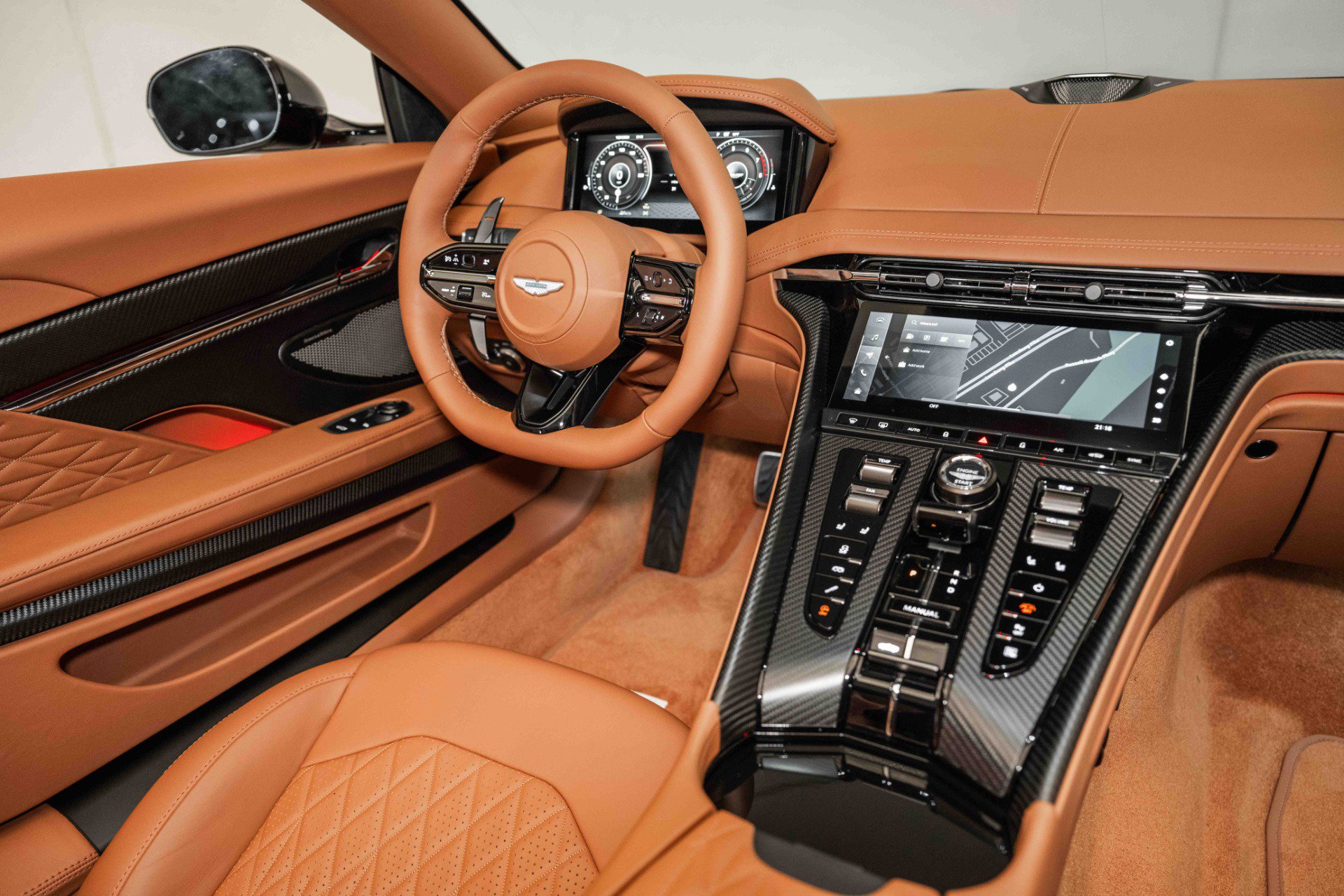 Used 2025 Aston Martin DB12 Convertible image 18