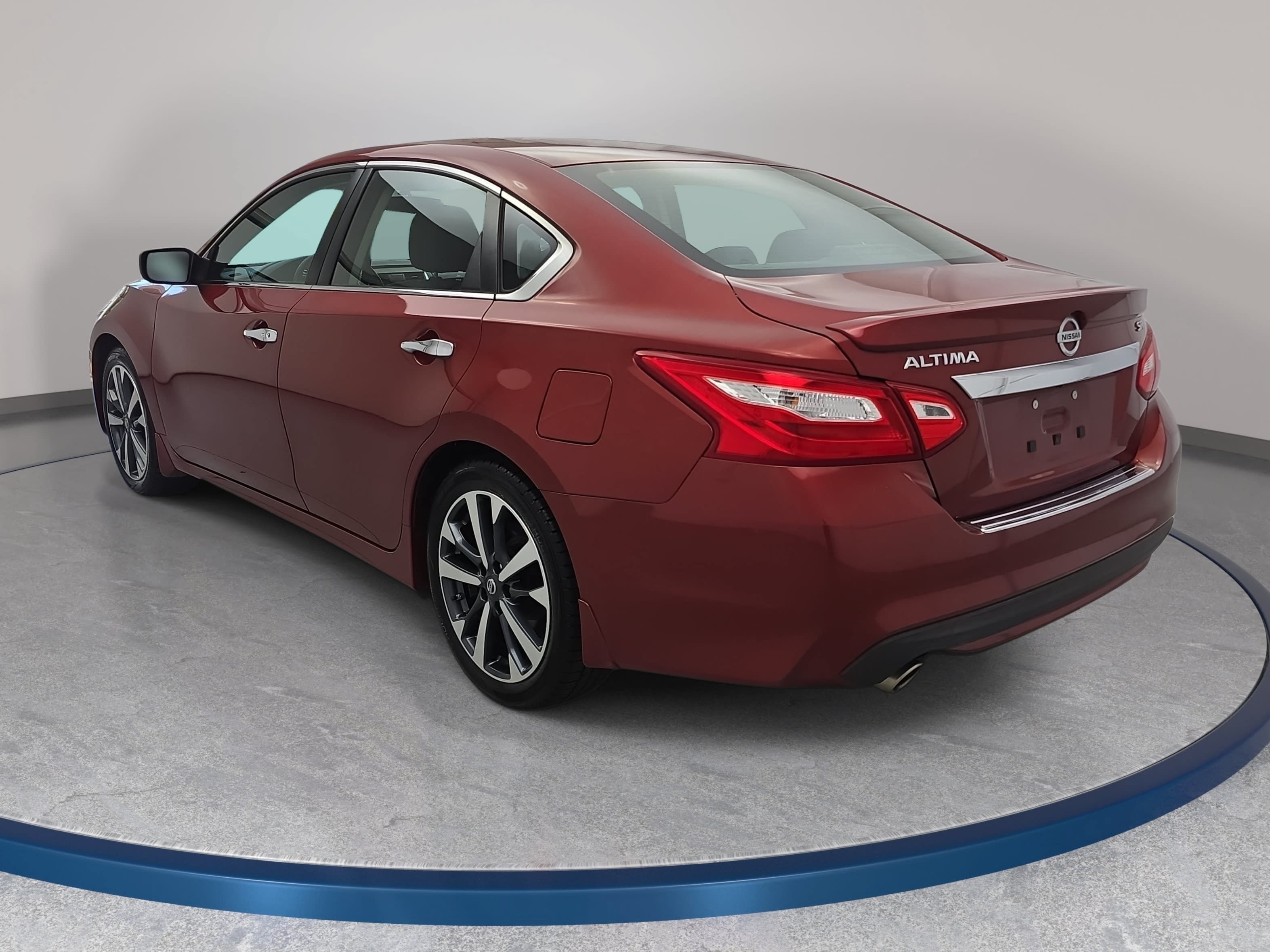 Used 2016 Nissan Altima 2.5 SR w/ Interior Lighting Package FWD image 7