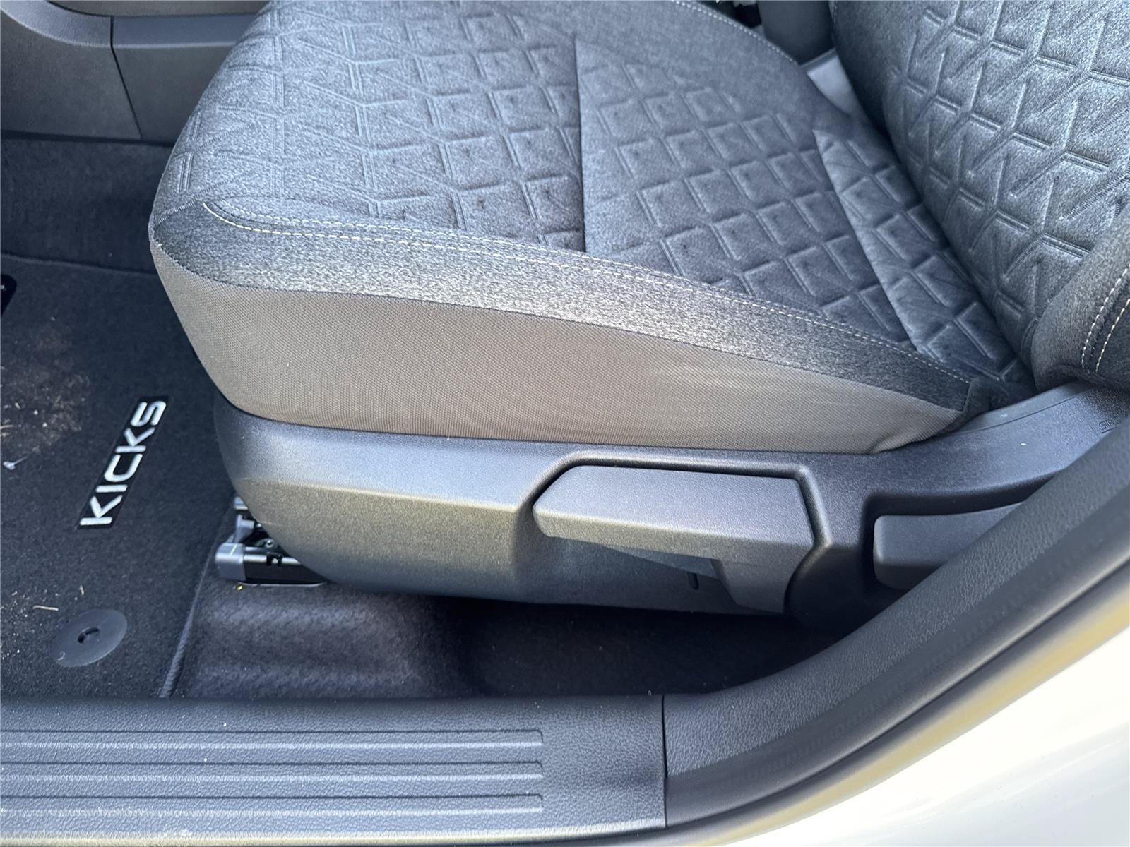 New 2026 Nissan Kicks SV w/ SV Premium Package FWD image 12