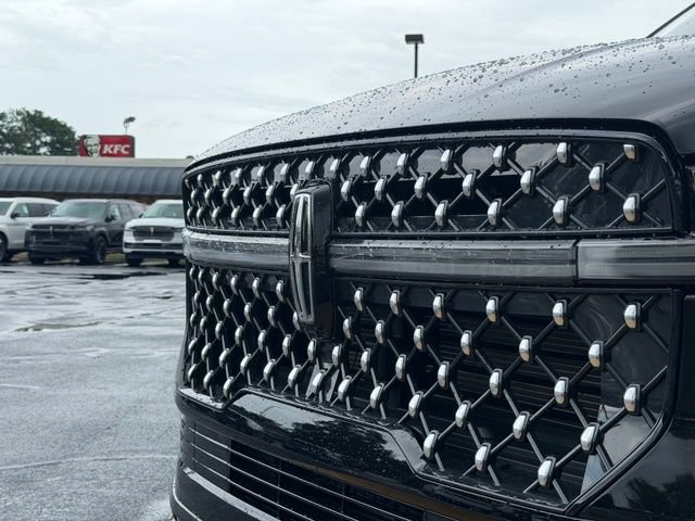 Used 2025 Lincoln Navigator Black Label AWD/4WD image 4