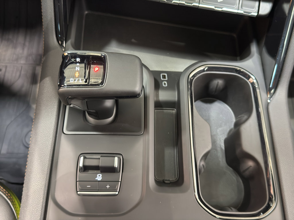 Used 2025 GMC Sierra 1500 AT4 w/ Technology Package AWD/4WD image 36