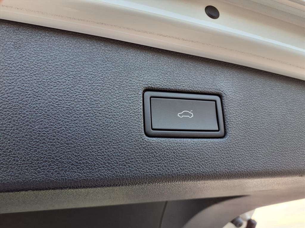 Used 2024 Volkswagen Tiguan Wolfsburg Edition image 29