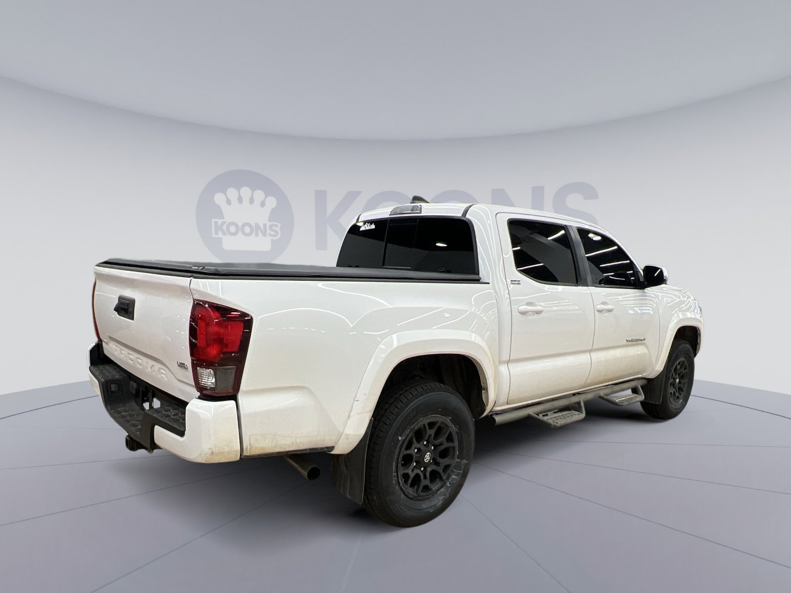 Used 2022 Toyota Tacoma SR5 w/ Technology Package image 4
