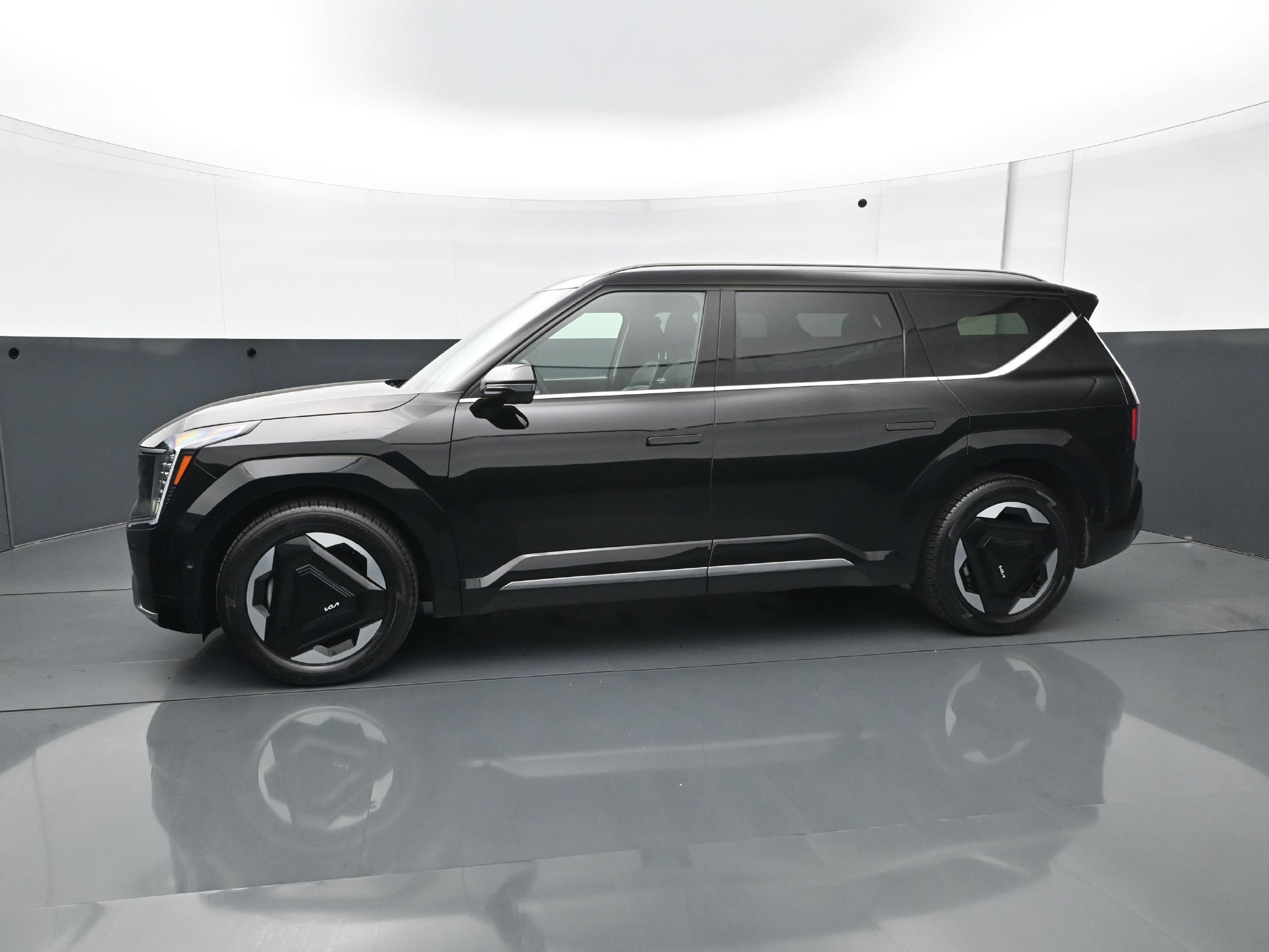 Used 2024 Kia EV9 Land AWD/4WD image 3