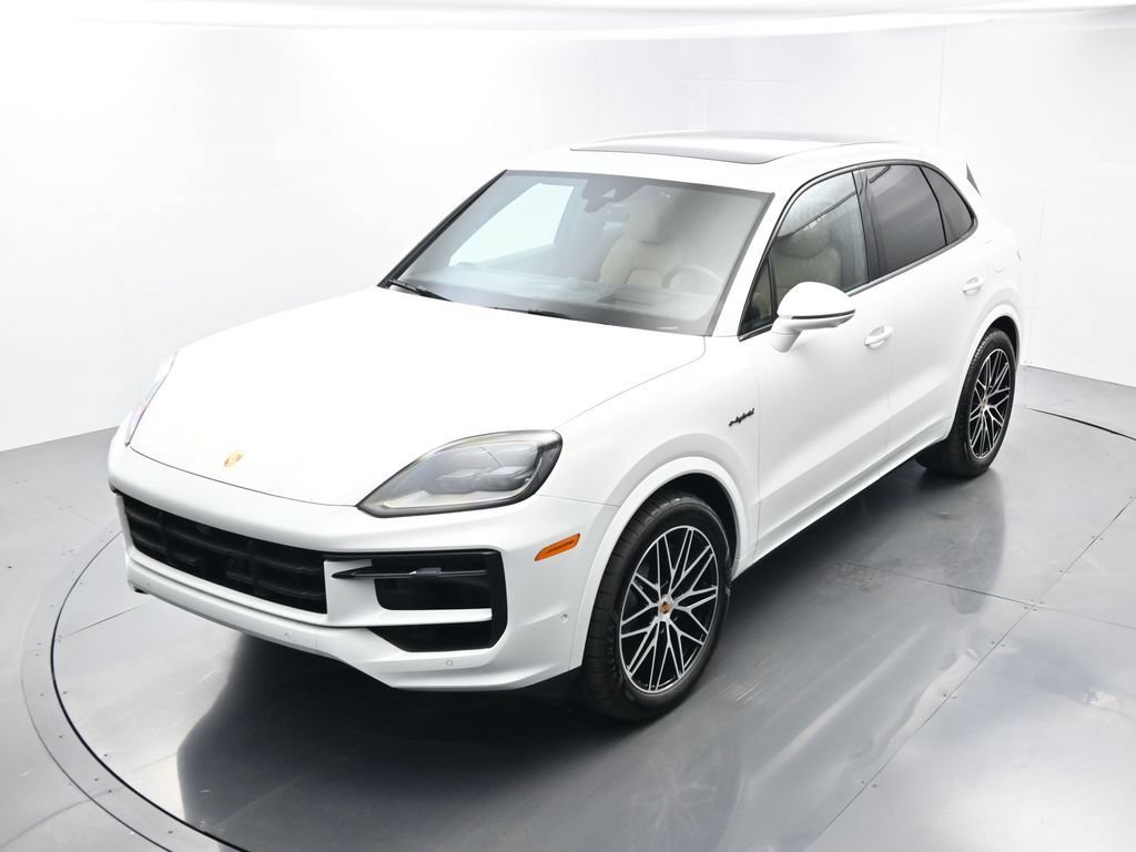 Certified 2025 Porsche Cayenne E-Hybrid w/ Premium Package Plus AWD/4WD image 36