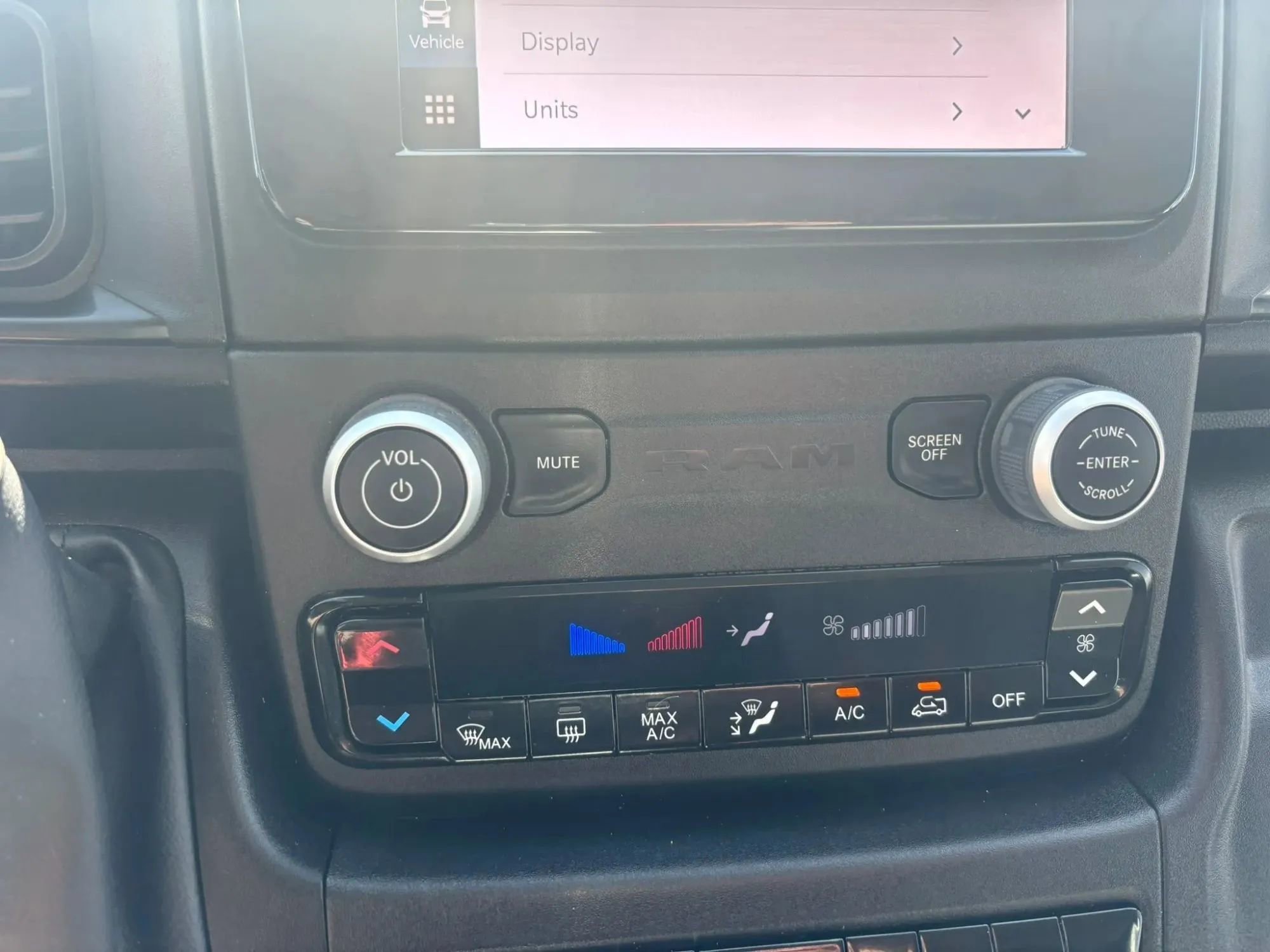 Used 2026 RAM ProMaster 2500 w/ Convenience Group FWD image 21