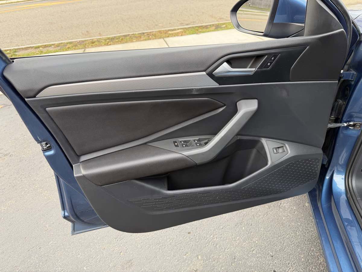 Used 2019 Volkswagen Jetta S w/ Driver Assistance Package image 11