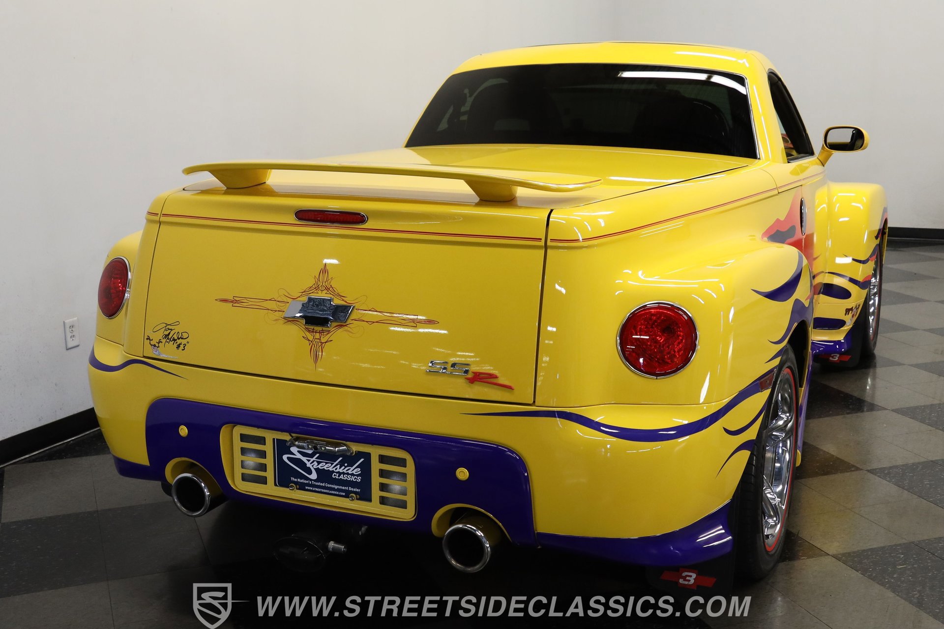 Used 2005 Chevrolet SSR w/ Preferred Equipment Group RWD image 9
