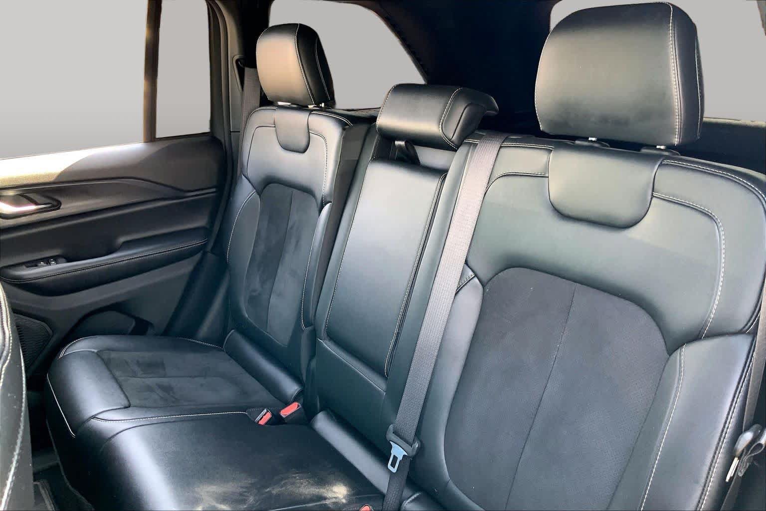 Used 2023 Jeep Grand Cherokee Altitude AWD/4WD image 21