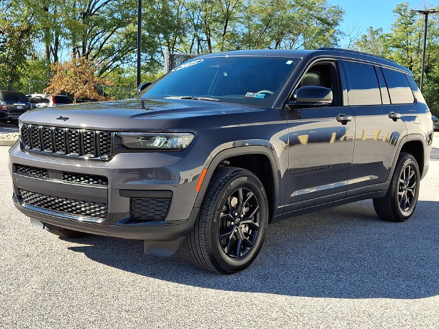 Used 2025 Jeep Grand Cherokee L Altitude AWD/4WD image 6