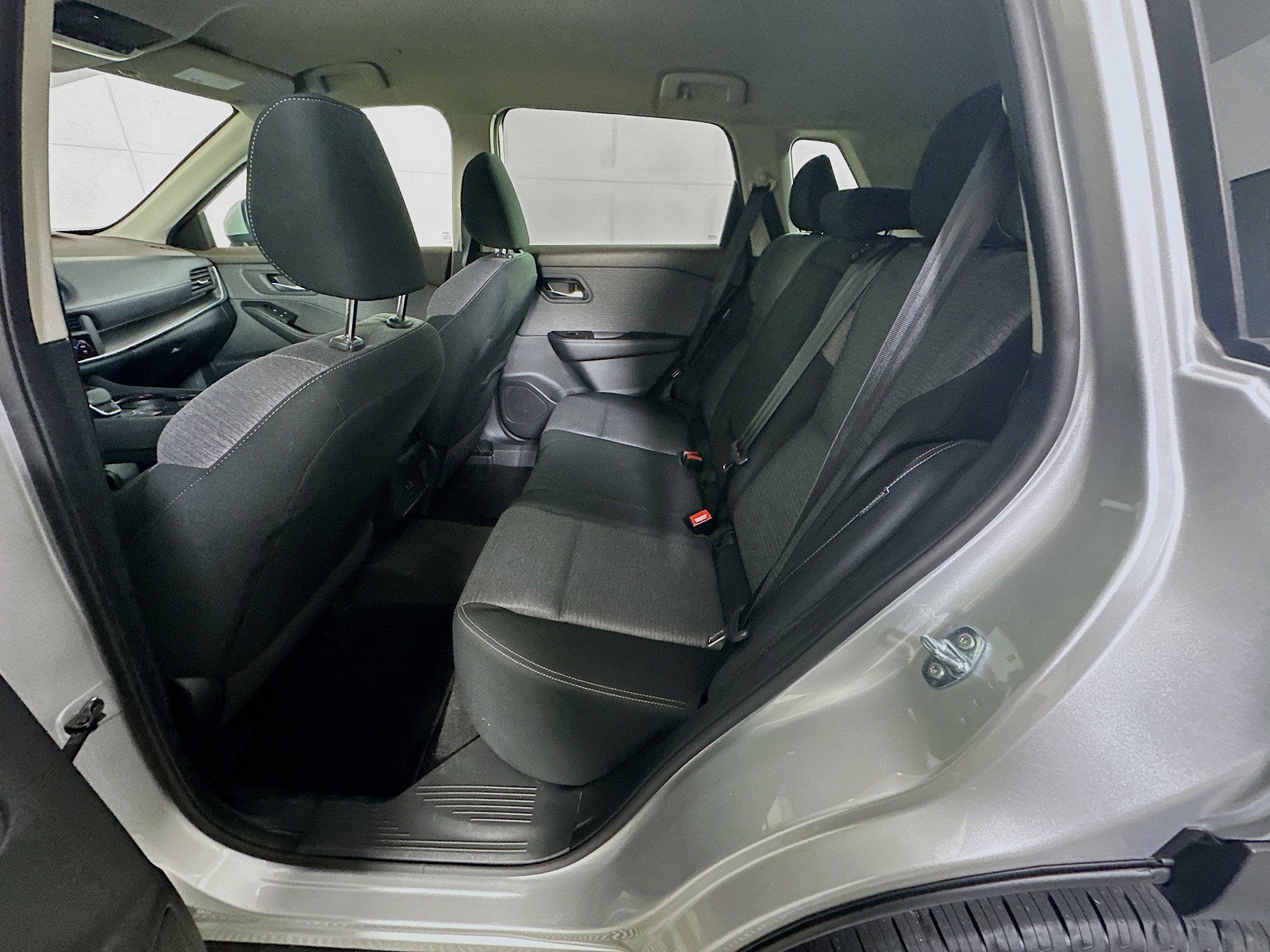 Used 2023 Nissan Rogue SV image 27