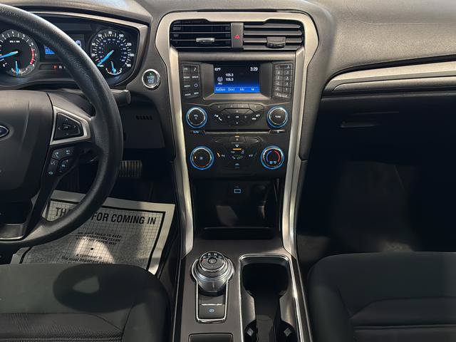 Used 2017 Ford Fusion SE FWD image 20