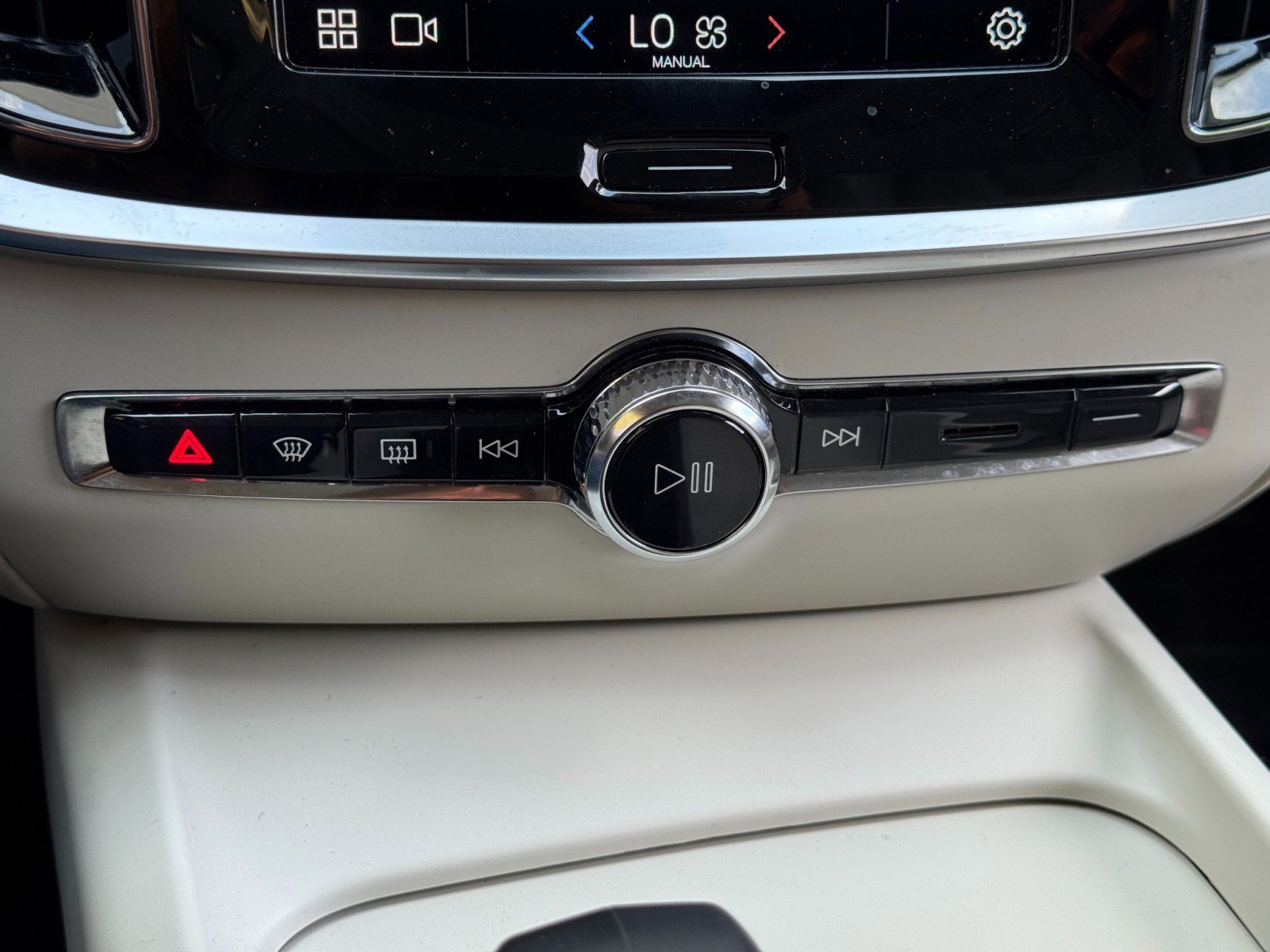 Used 2024 Volvo S60 B5 Core image 27