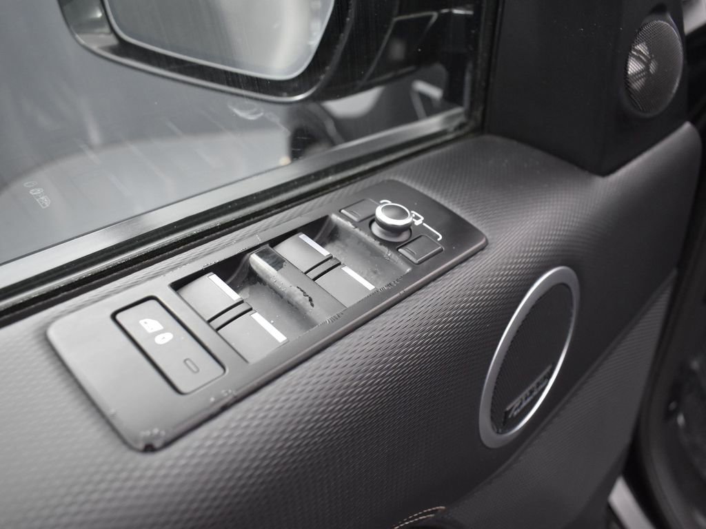 Used 2022 Land Rover Discovery HSE R-Dynamic image 9