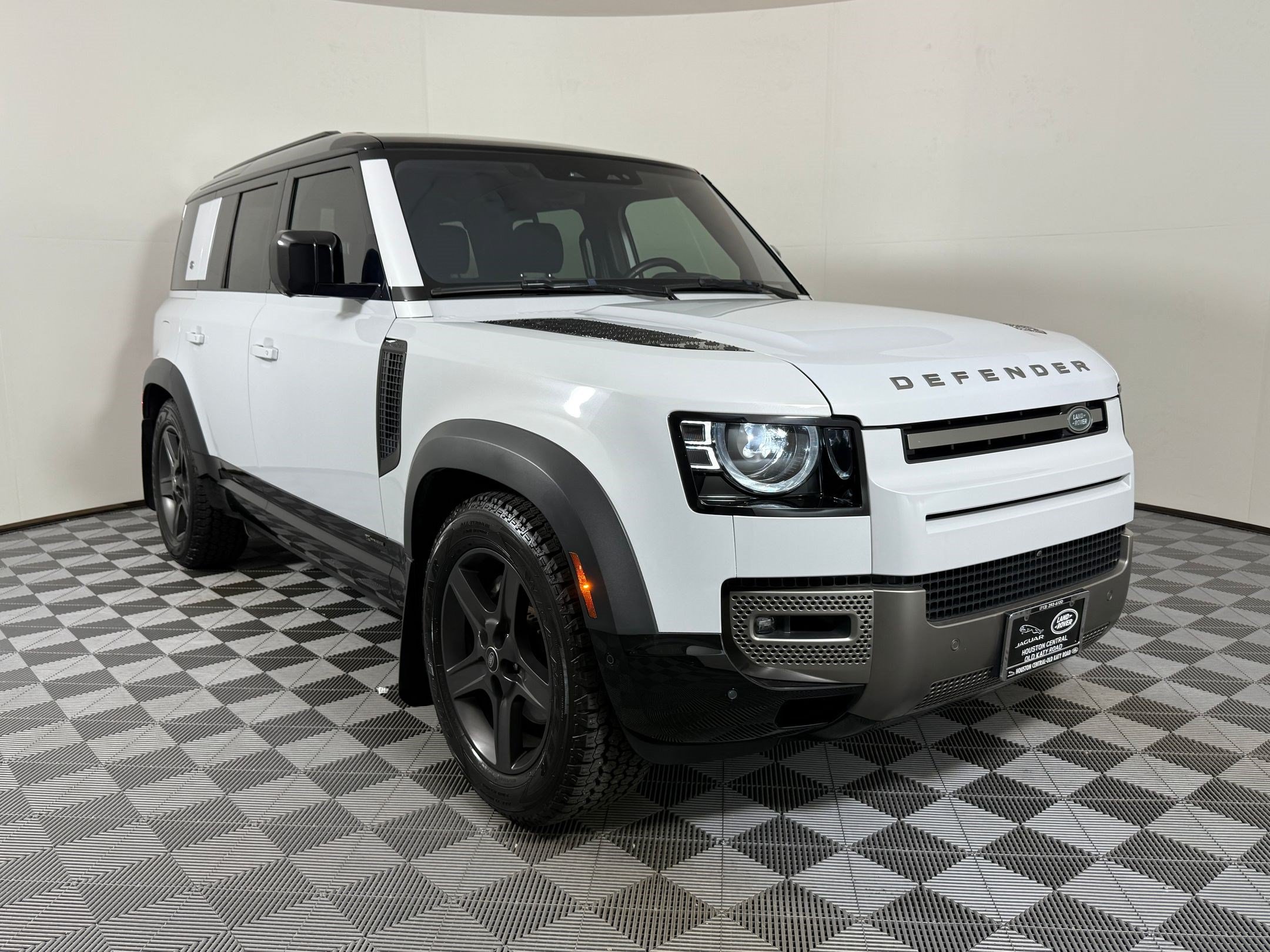 Used 2021 Land Rover Defender 110 X-Dynamic SE AWD/4WD image 7