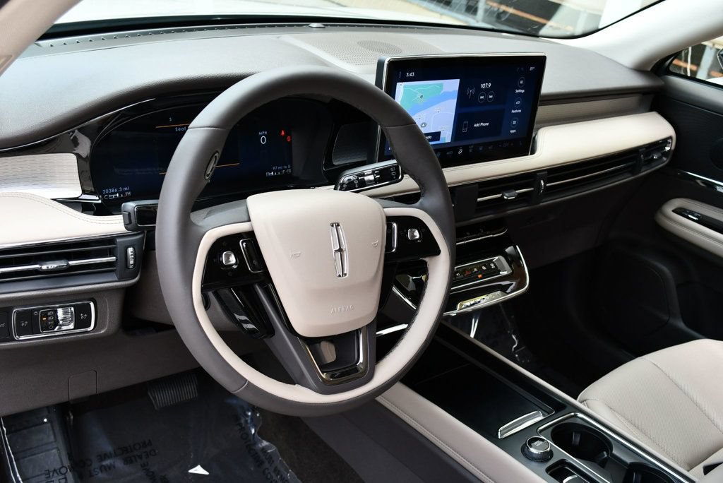 Used 2023 Lincoln Corsair FWD w/ Equipment Group 101A image 50