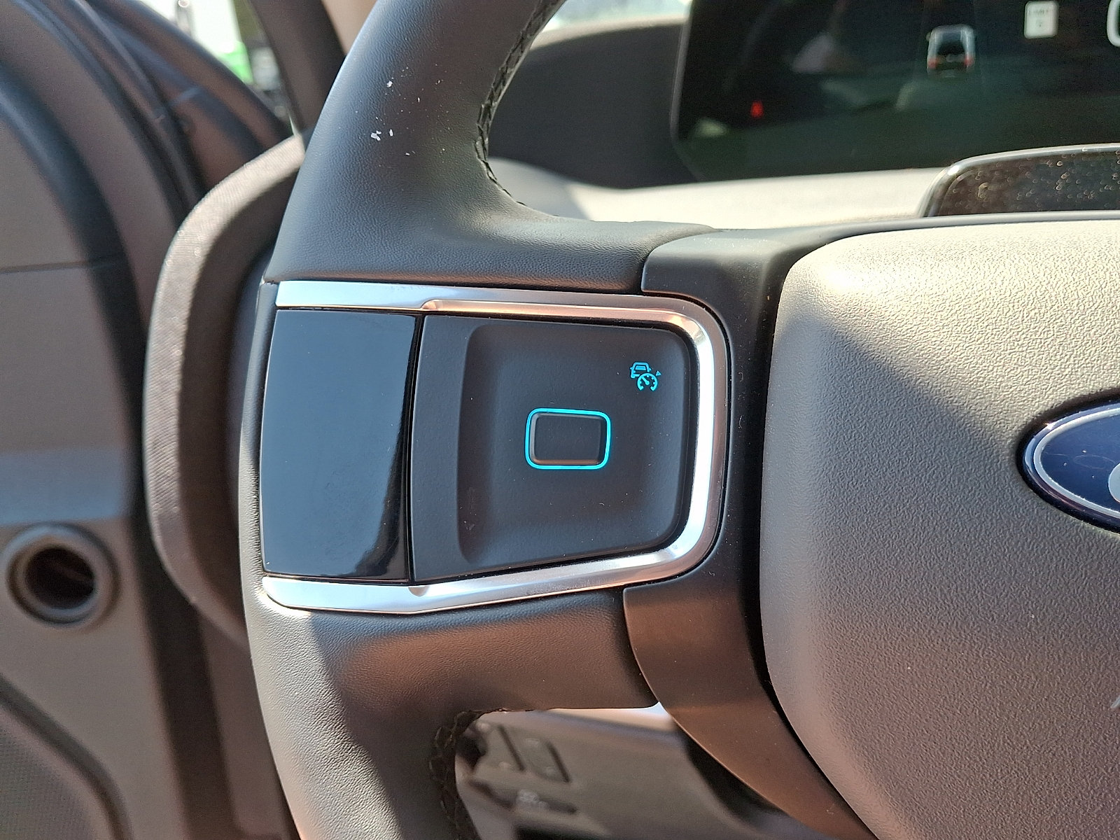 Certified 2025 Ford Expedition Active AWD/4WD image 24