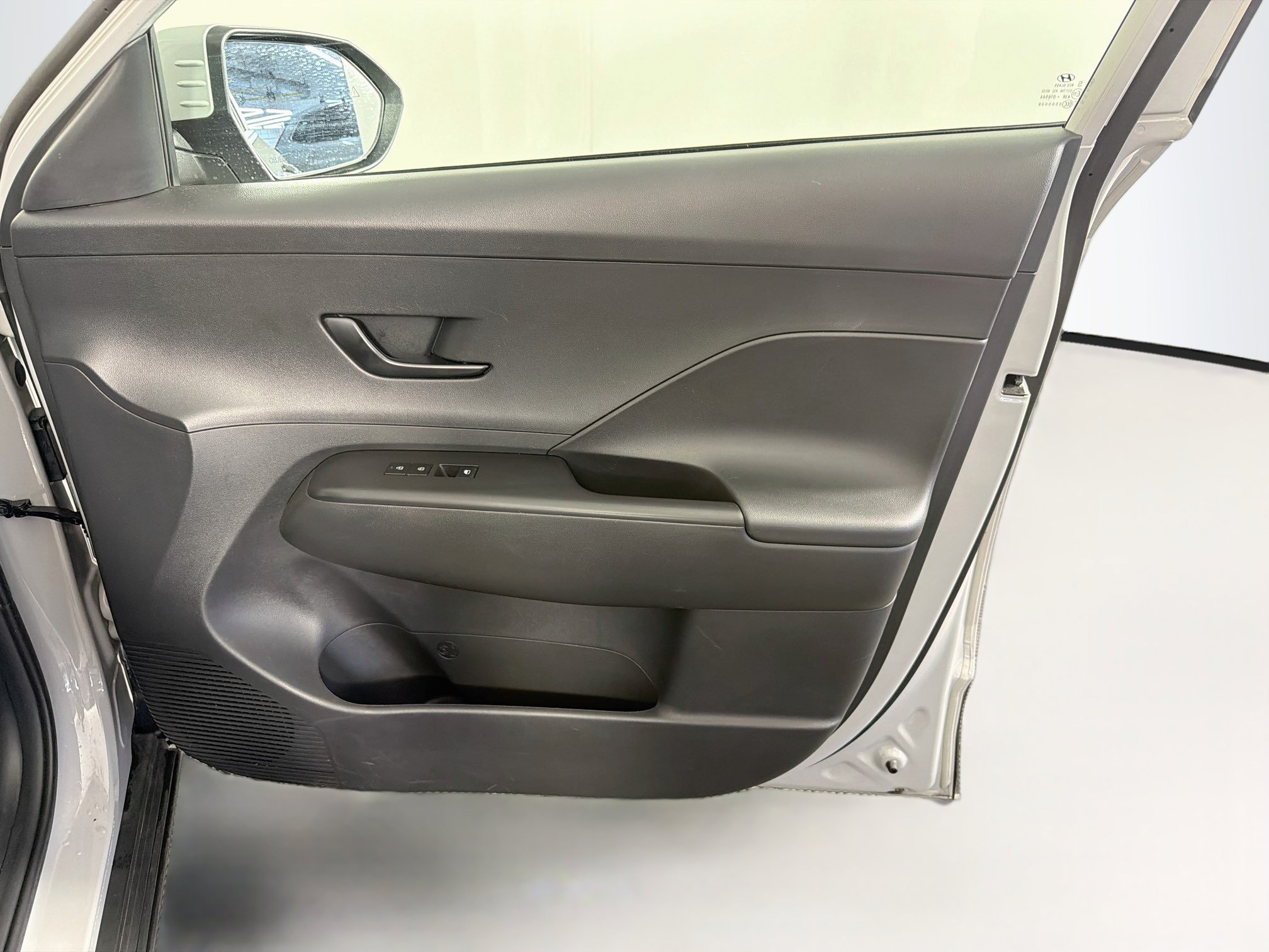 Used 2025 Hyundai Kona SEL FWD image 31