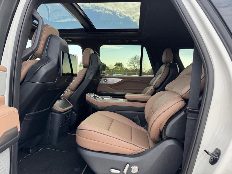 New 2025 Lincoln Navigator L Black Label image 10