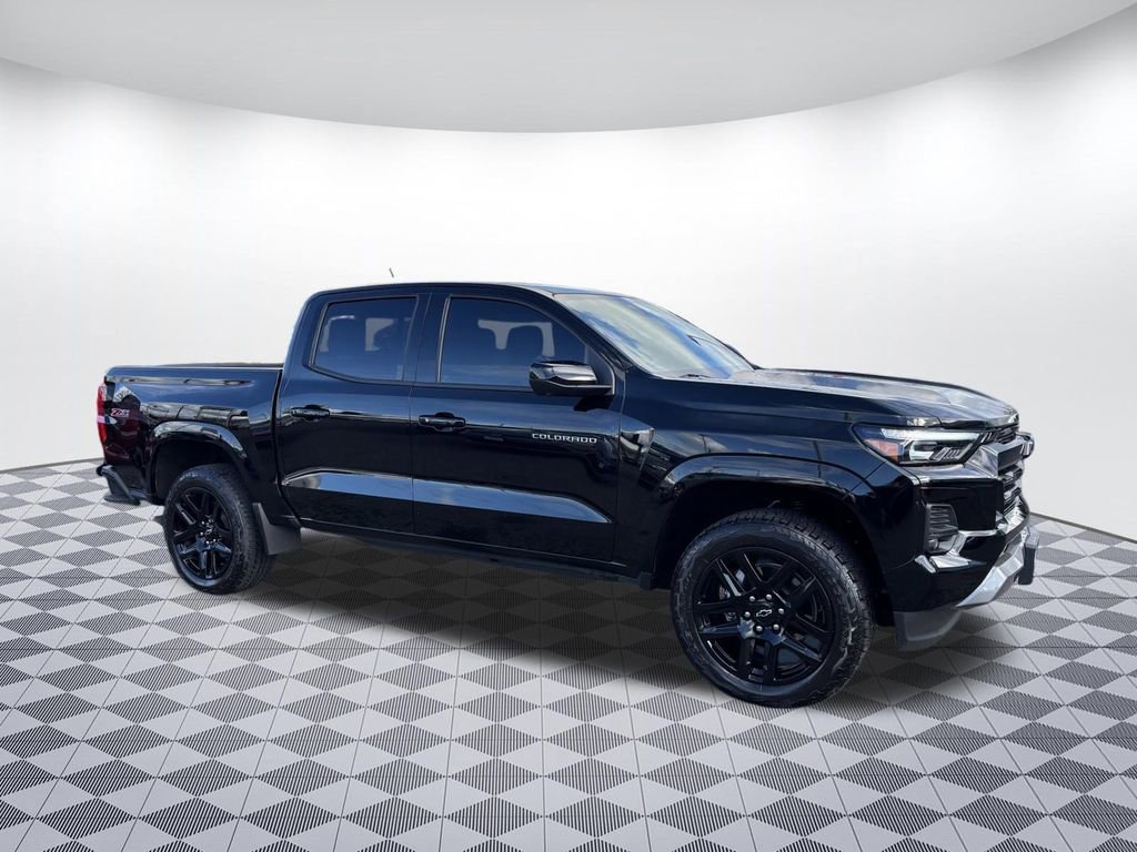 Used 2025 Chevrolet Colorado Z71 w/ Technology Package image 2