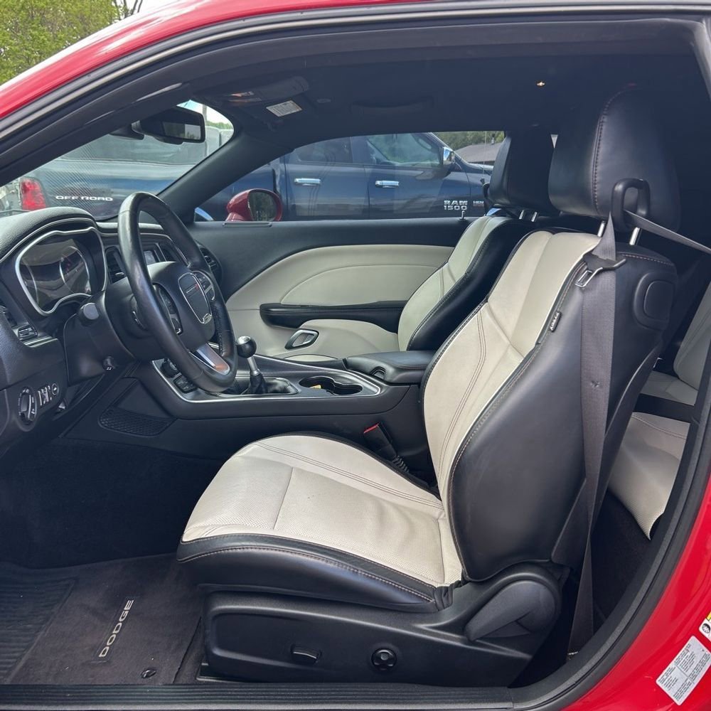 Used 2017 Dodge Challenger R/T RWD image 5
