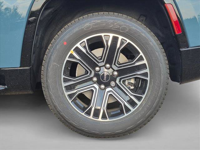 New 2026 Jeep Grand Wagoneer 4WD w/ HD Trailer Tow Package image 10