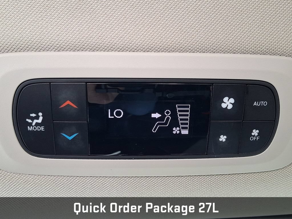 Used 2023 Chrysler Pacifica Touring-L FWD image 15