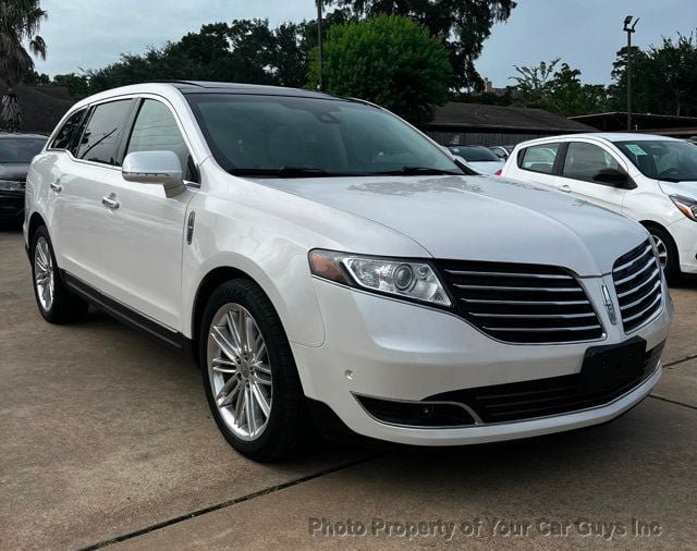Used 2019 Lincoln MKT AWD image 4