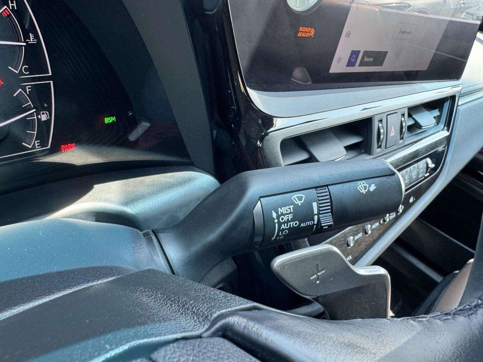 Used 2024 Lexus ES 350 w/ Premium Package FWD image 26