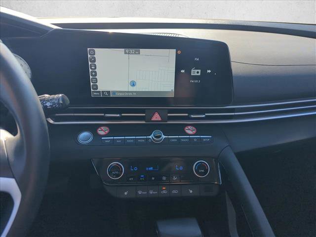 Used 2025 Hyundai Elantra SEL image 14