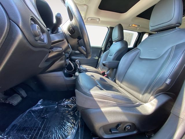 Used 2016 Jeep Renegade Limited w/ Safety & Security Group FWD image 9