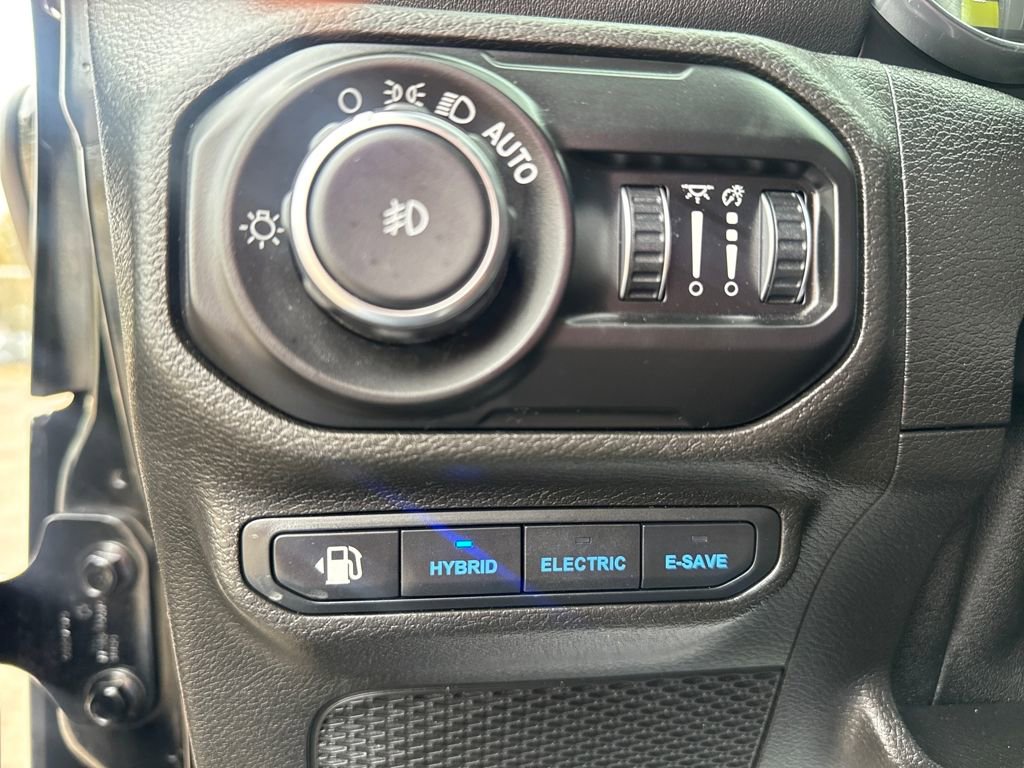 Used 2021 Jeep Wrangler Unlimited Sahara w/ Cold Weather Group image 19