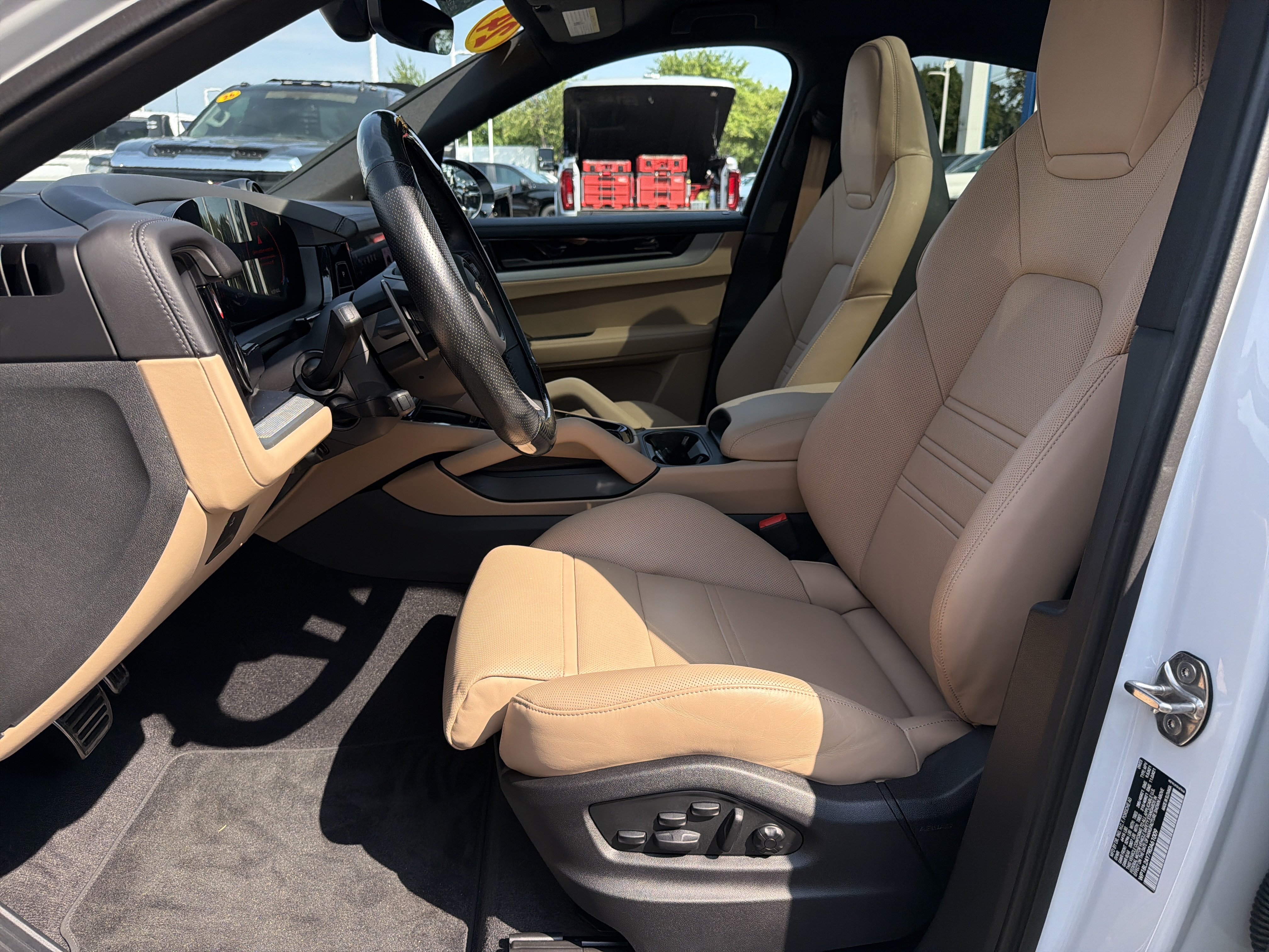 Used 2024 Porsche Cayenne S AWD/4WD image 16