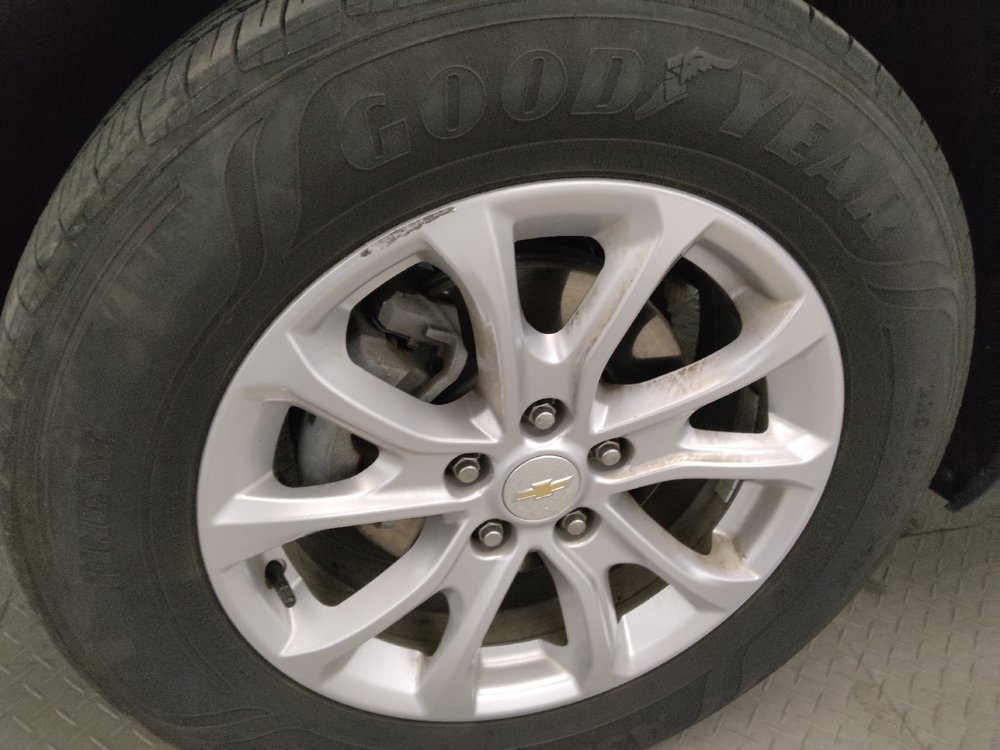 Used 2020 Chevrolet Equinox LS w/ LPO, Cargo Package AWD/4WD image 31
