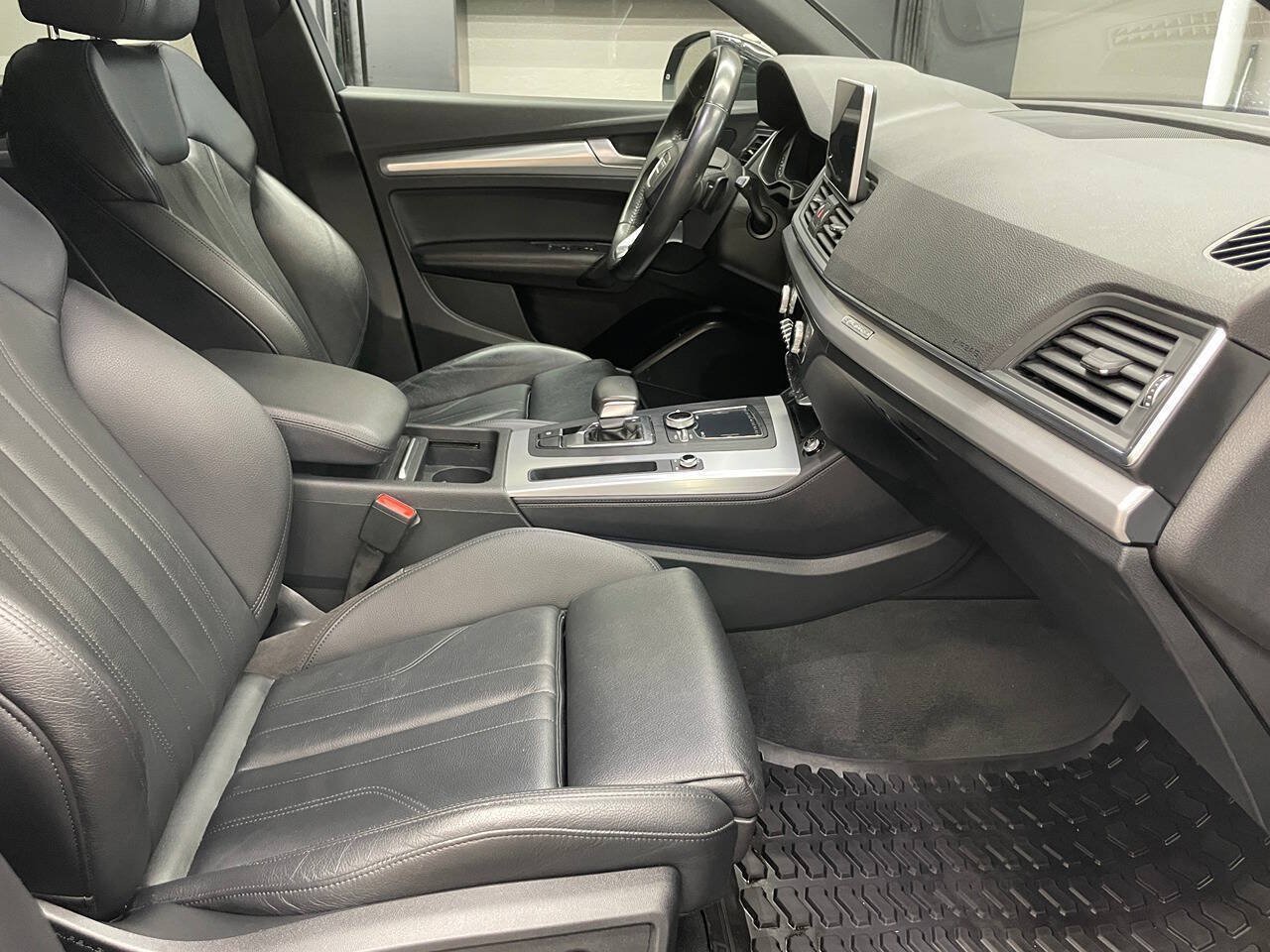 Used 2020 Audi Q5 2.0T Titanium Premium Plus w/ Premium Plus Package AWD/4WD image 18