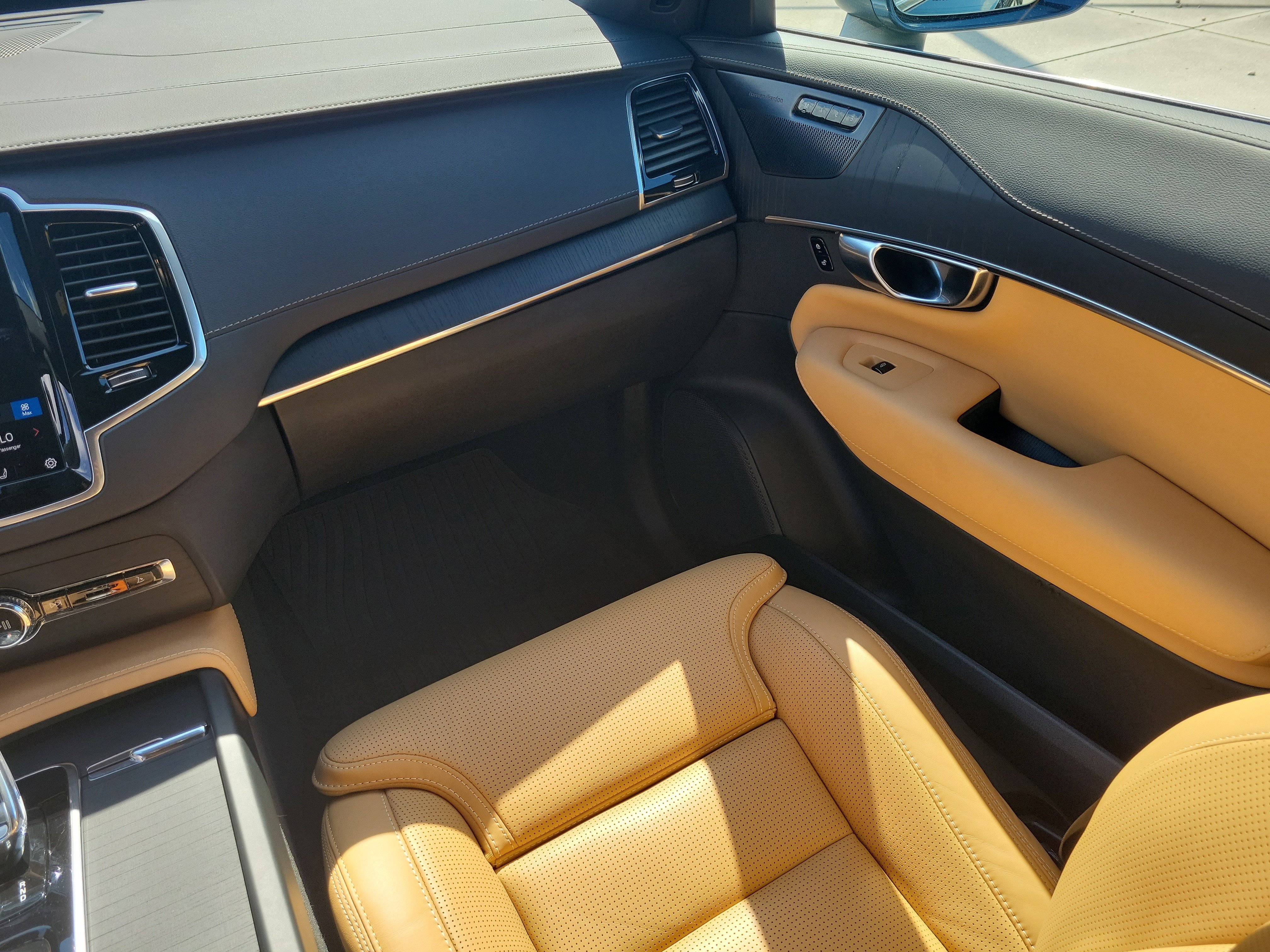 Used 2025 Volvo XC90 T8 Ultra w/ Protection Package Premier image 20