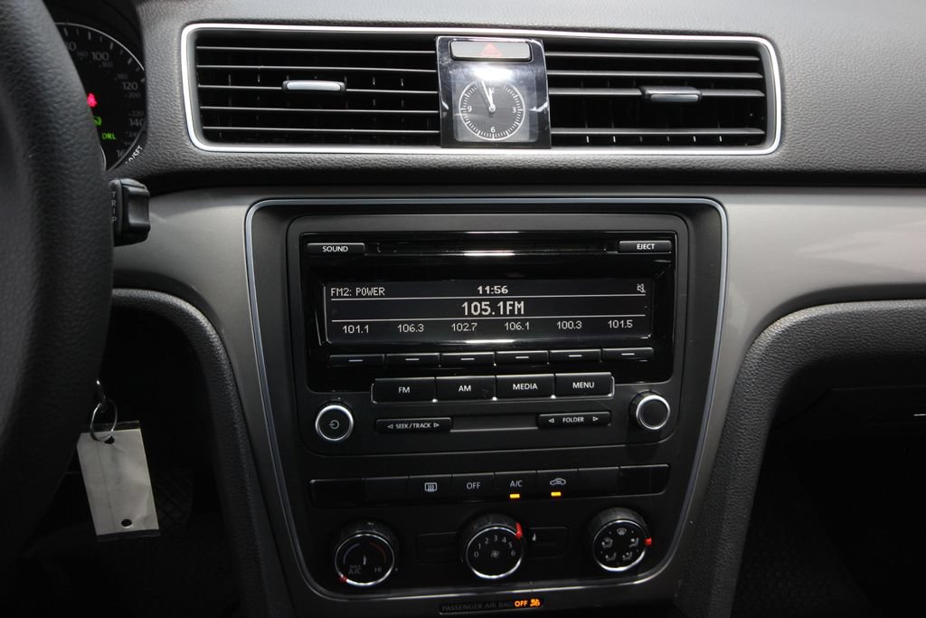 Used 2013 Volkswagen Passat 2.5 S FWD image 19