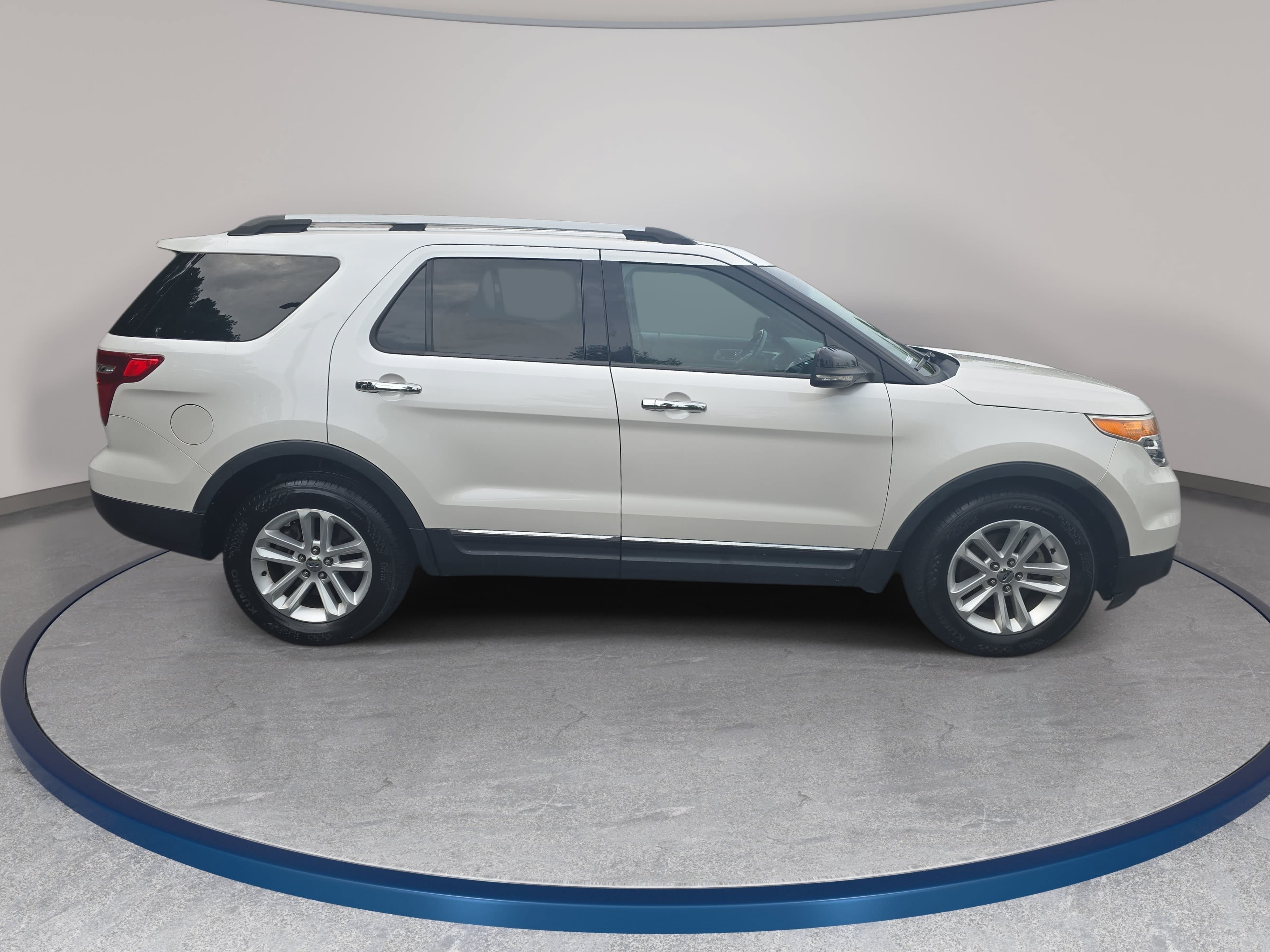 Used 2011 Ford Explorer XLT w/ 202A Rapid Spec Order Code FWD image 4