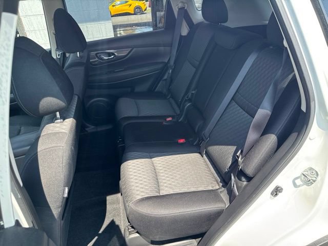 Used 2020 Nissan Rogue SV AWD/4WD image 18