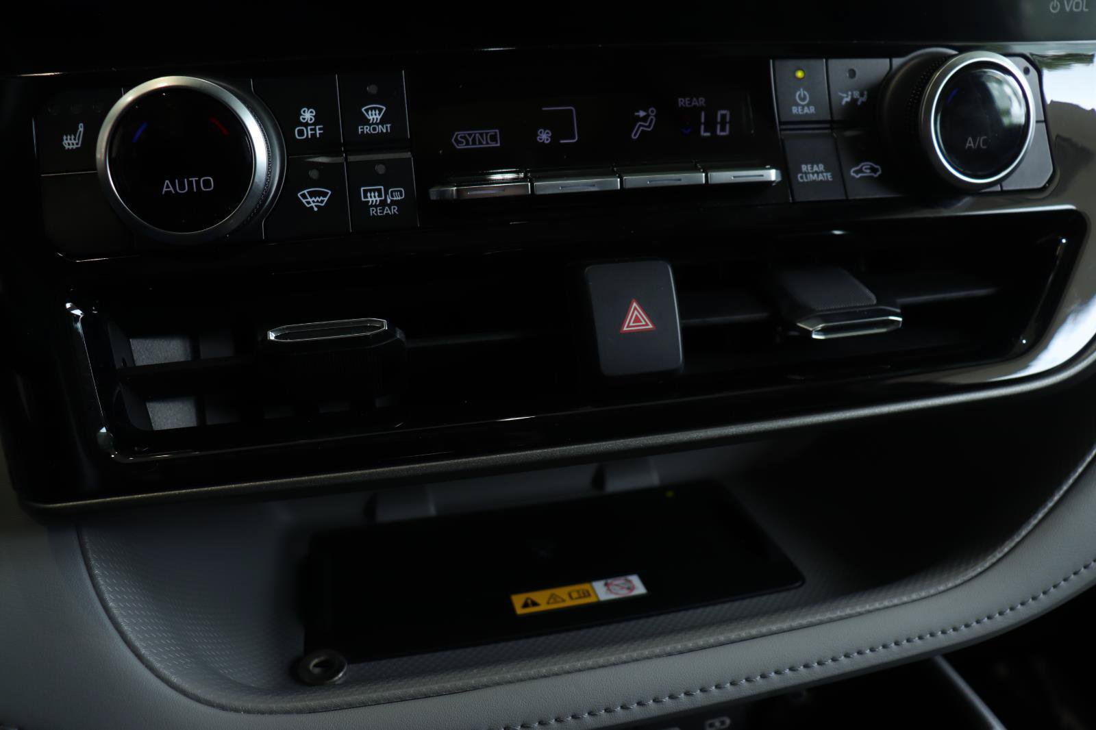 Used 2023 Toyota Highlander XLE FWD image 31