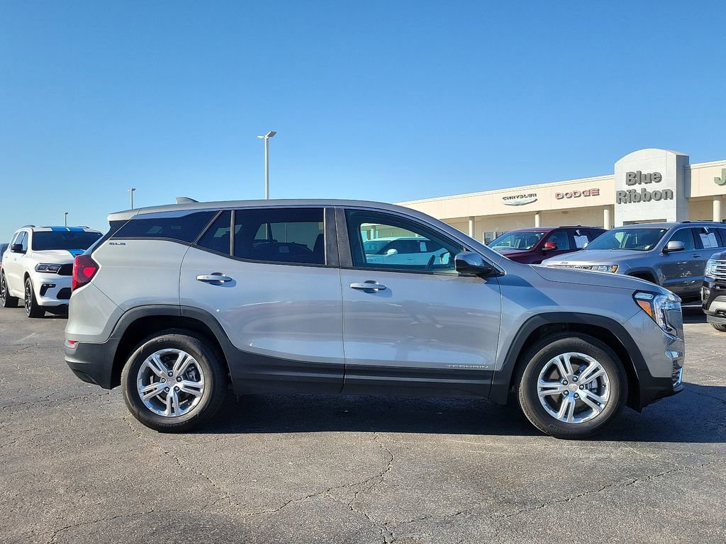 Used 2024 GMC Terrain SLE image 6