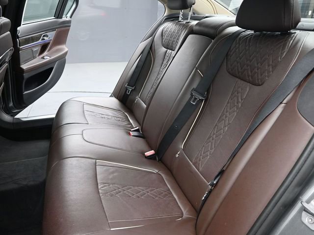 Used 2016 BMW 740i image 20