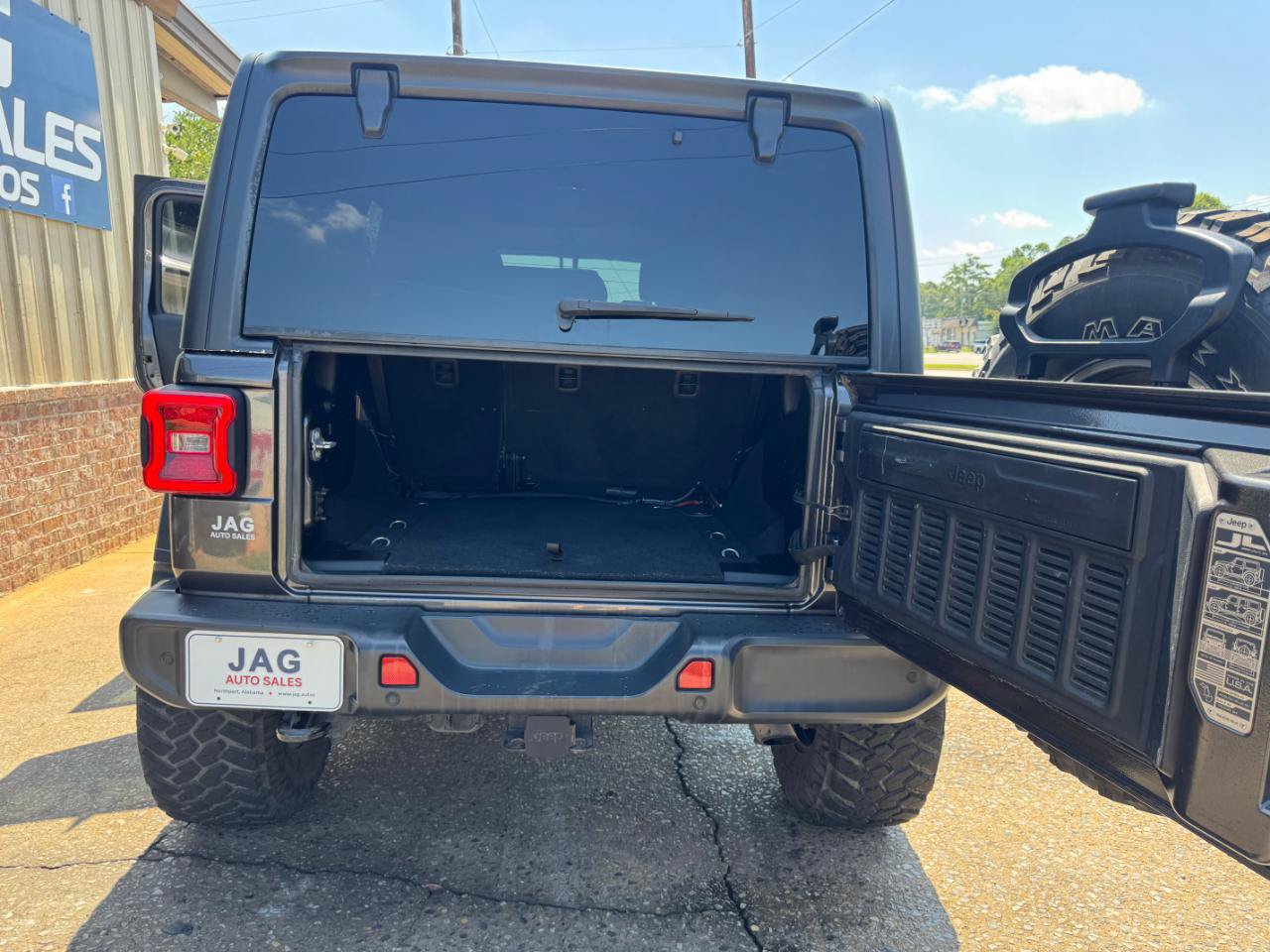 Used 2018 Jeep Wrangler Unlimited Sport S AWD/4WD image 10