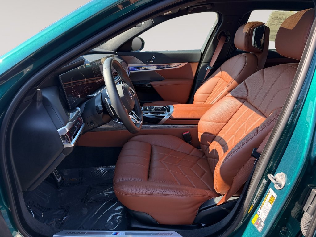 Certified 2026 BMW 750e xDrive AWD/4WD image 9