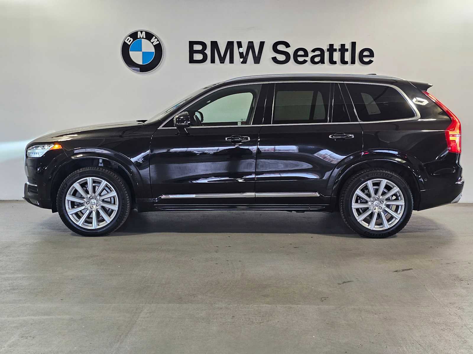 Used 2016 Volvo XC90 T6 Inscription w/ Vision Package AWD/4WD image 3
